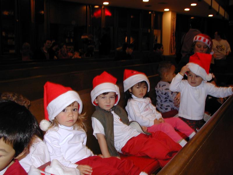 2003/12(December)/Xmas-Pageant/800x600_2003-12-12-Xmas-pageant-10-Dax.JPG