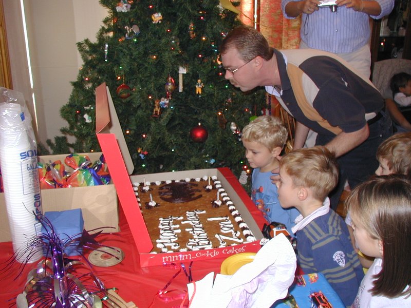 2003/12(December)/Zen-Bday/800x600_2003-12-14-Zen-bday-13.JPG