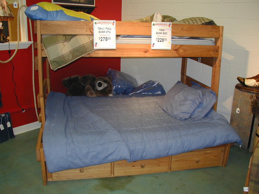 2004/01(January)/BunkBed/1024x768_2004-01-03-bunkbed-2.JPG