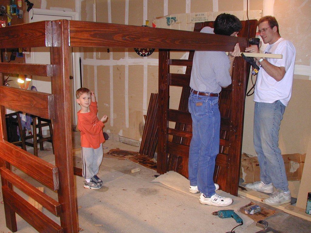 2004/01(January)/BunkBed/1024x768_2004-01-14-BunkBed-4-Travis-Stan-Chance.JPG