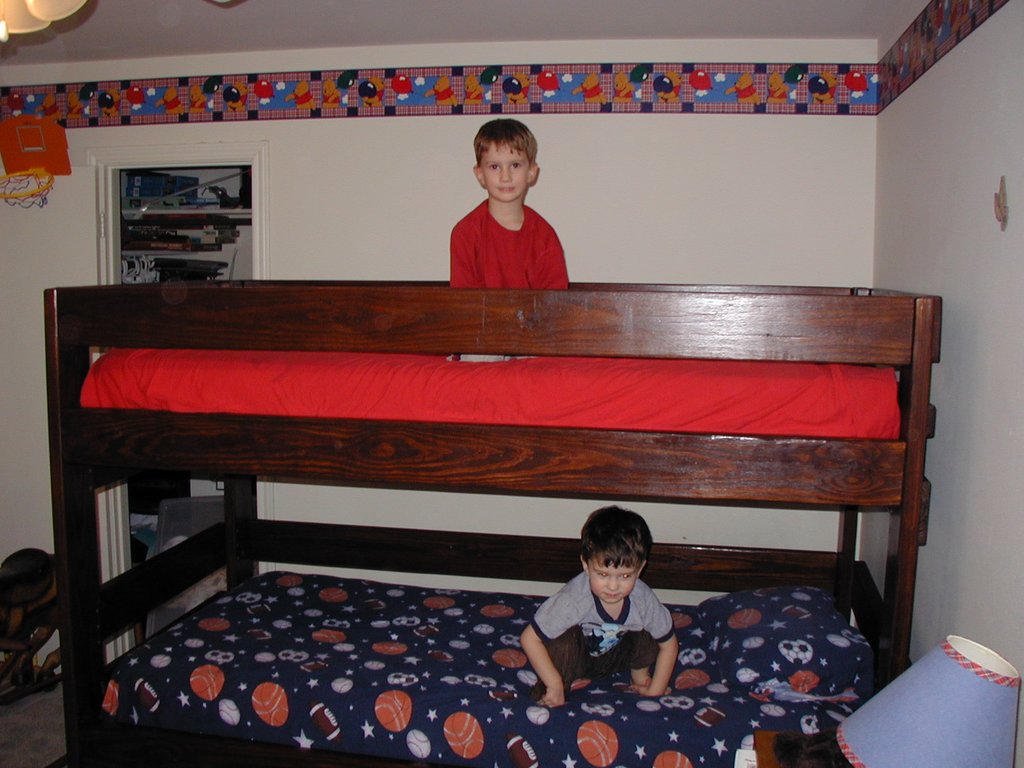 2004/01(January)/BunkBed/1024x768_2004-01-16-BunkBed-4-Chance-Dax.JPG