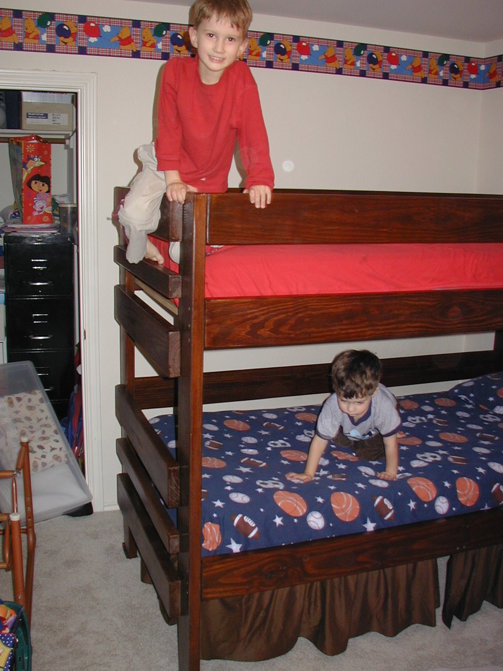 2004-01-16-BunkBed-6-Chance-Dax.JPG
