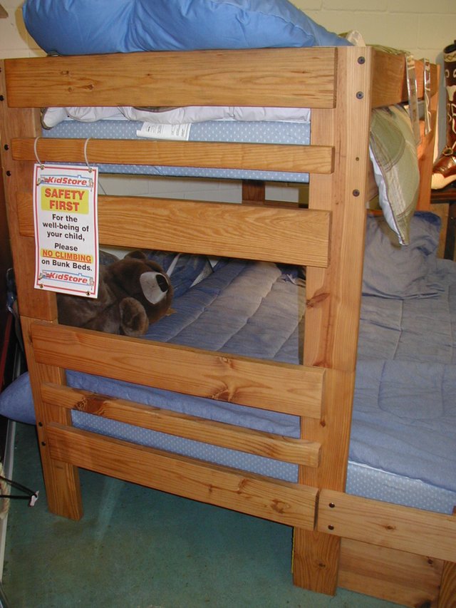 2004-01-03-bunkbed-1.JPG