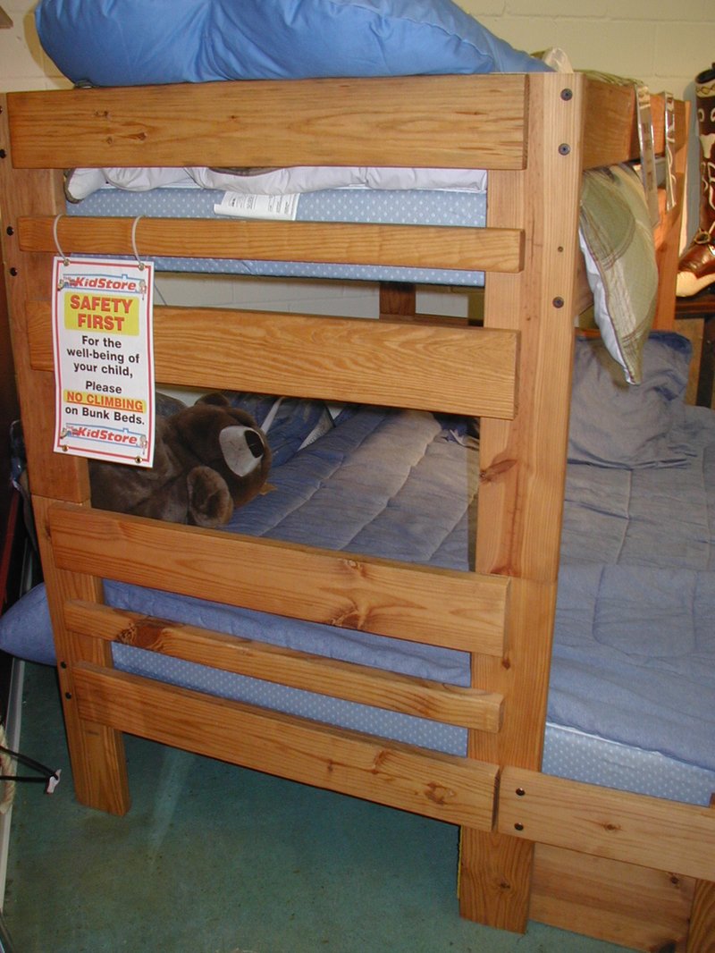 2004/01(January)/BunkBed/2004-01-03-bunkbed-1.JPG
