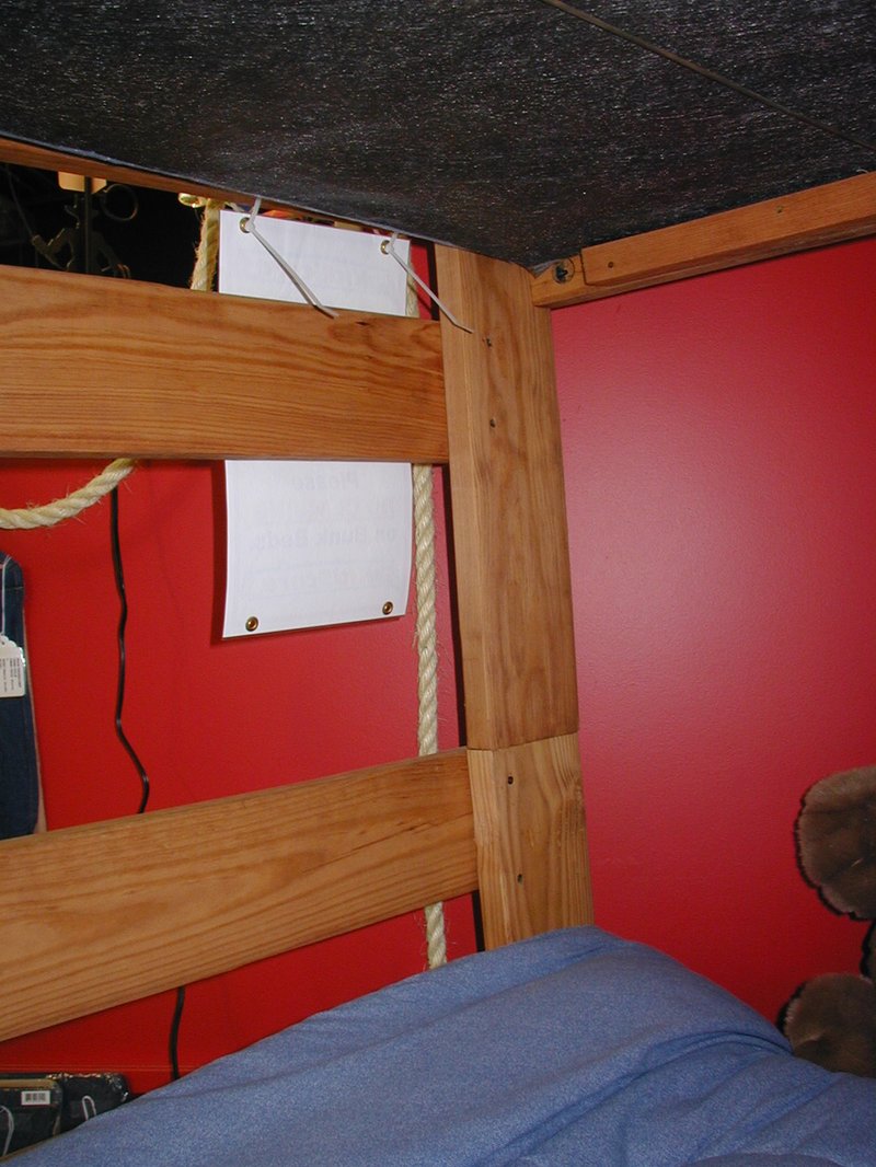 2004/01(January)/BunkBed/800x600_2004-01-03-bunkbed-8.JPG