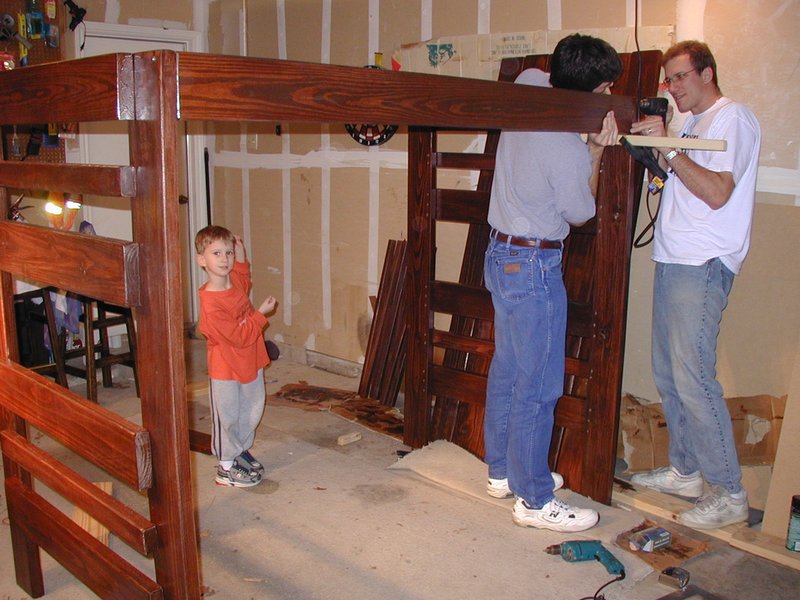 2004-01-14-BunkBed-4-Travis-Stan-Chance.JPG
