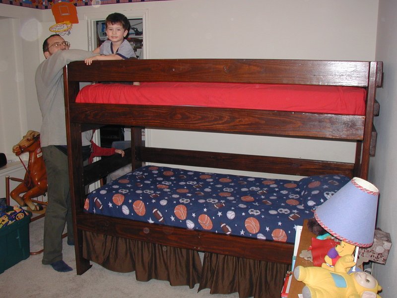 2004/01(January)/BunkBed/800x600_2004-01-16-BunkBed-3-Dax-James.JPG
