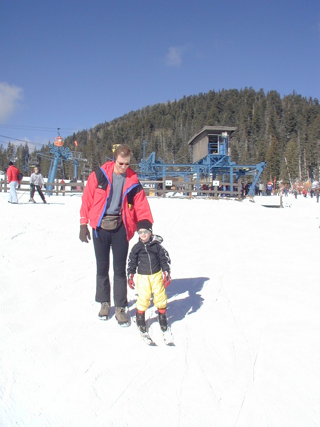 2004/01(January)/Ruidoso/1024x768_2004-01-18-Ruidoso-07-Chance-Dax-Travis-sledding.JPG