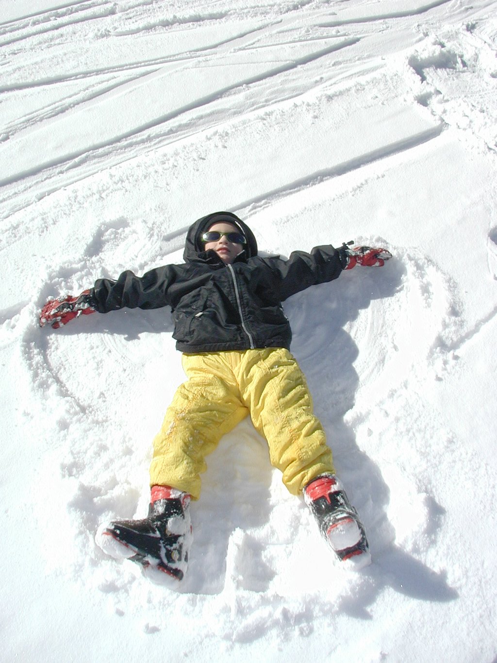 2004/01(January)/Ruidoso/1024x768_2004-01-18-Ruidoso-15-Chance-snow-angel.JPG