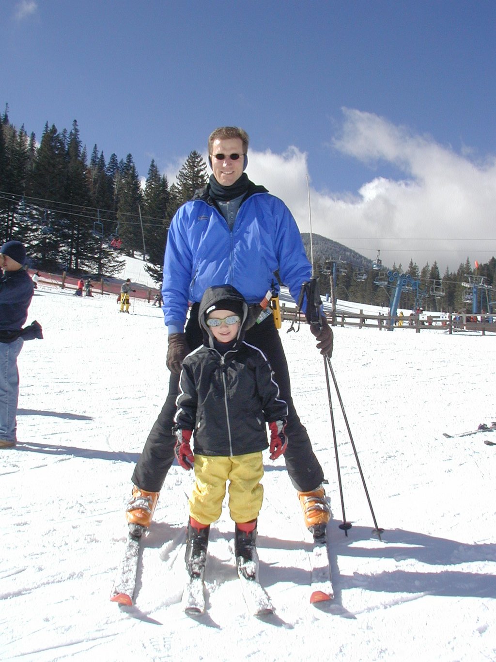 2004/01(January)/Ruidoso/1024x768_2004-01-18-Ruidoso-19-Chance-Travis-skiing.JPG