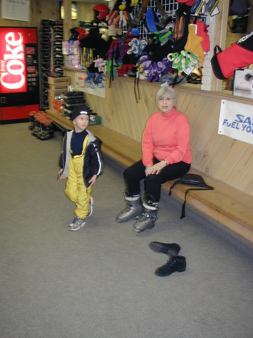 2004/01(January)/Ruidoso/1024x768_2004-01-19-Ruidoso-02-Chance-Grammy-trying-boots.JPG