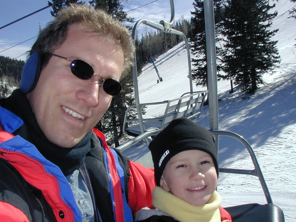 2004/01(January)/Ruidoso/1024x768_2004-01-19-Ruidoso-04-Chance-Travis-chairlift.JPG
