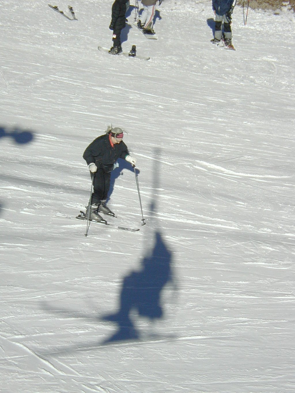 2004/01(January)/Ruidoso/1024x768_2004-01-19-Ruidoso-18-Grammy-skiing-Travis-Chance-shadow-on-chairlift.JPG