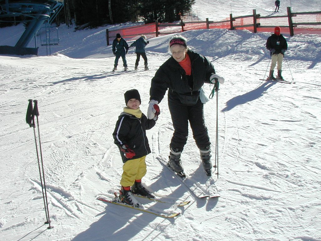 2004/01(January)/Ruidoso/1024x768_2004-01-19-Ruidoso-20-Chance-Grammy-skiing.JPG