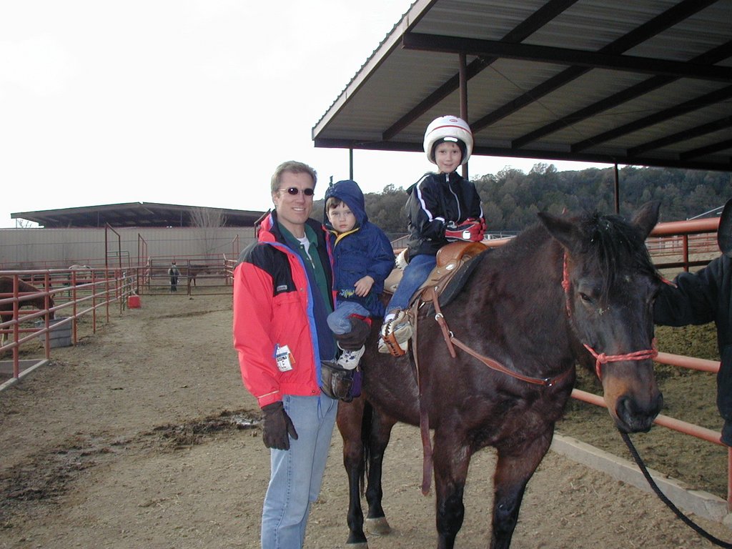 2004/01(January)/Ruidoso/1024x768_2004-01-21-Ruidoso-13-horseback-riding-Travis-Chance-Dax.JPG