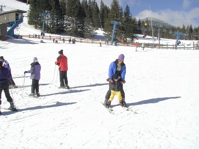 2004/01(January)/Ruidoso/640x480_2004-01-18-Ruidoso-11-Chance-Suzi-skiing.JPG