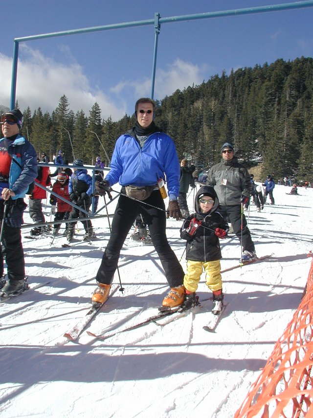 2004/01(January)/Ruidoso/640x480_2004-01-18-Ruidoso-20-Chance-Travis-skiing.JPG