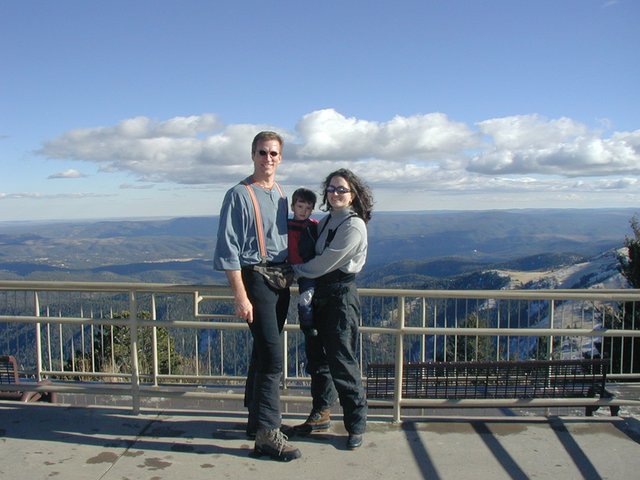 2004/01(January)/Ruidoso/640x480_2004-01-18-Ruidoso-29-Travis-Suzi-Dax-lookout.JPG