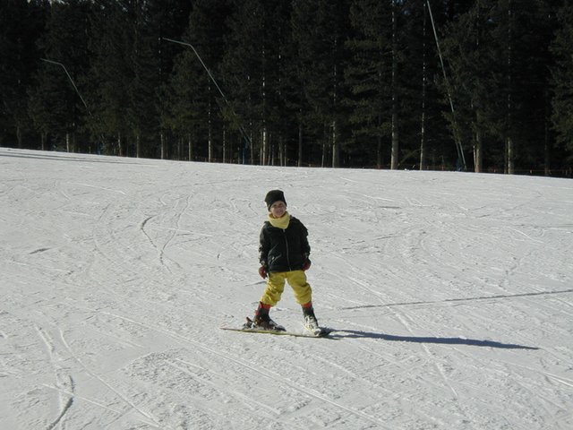 2004/01(January)/Ruidoso/640x480_2004-01-19-Ruidoso-06-Chance-skiing.JPG