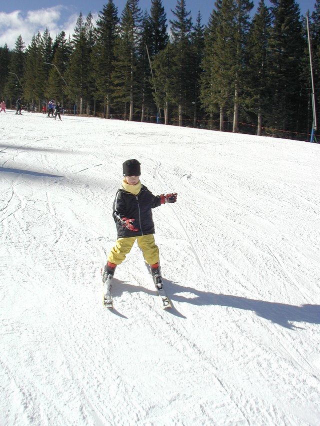2004/01(January)/Ruidoso/640x480_2004-01-19-Ruidoso-13-Chance-skiing.JPG