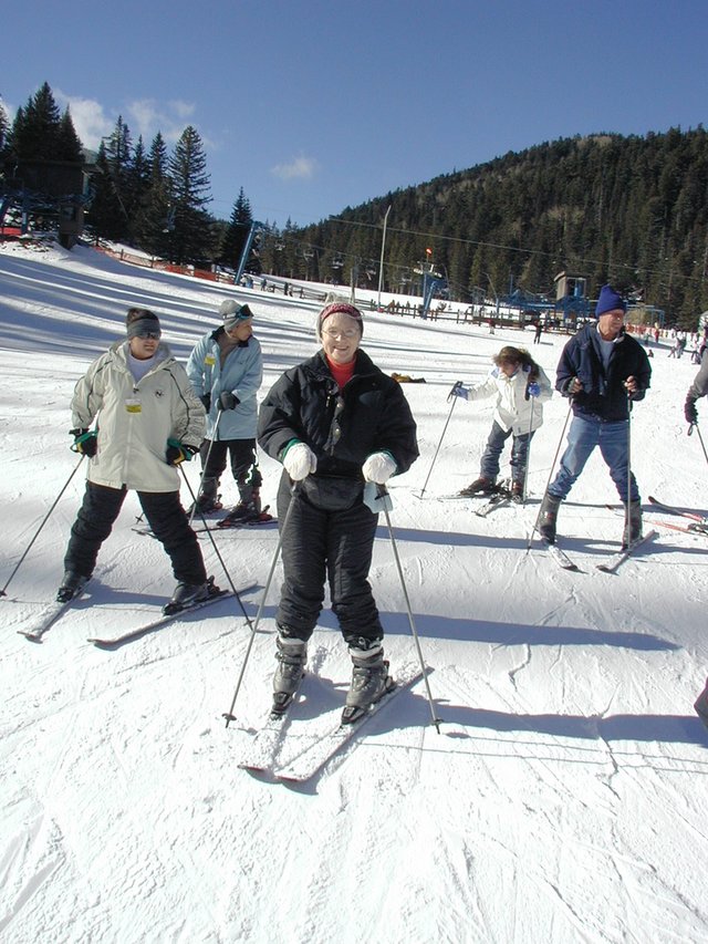 2004/01(January)/Ruidoso/640x480_2004-01-19-Ruidoso-15-Grammy-skiing.JPG