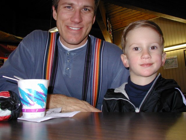 2004/01(January)/Ruidoso/640x480_2004-01-19-Ruidoso-21-Chance-Travis-hot-chocolate.JPG