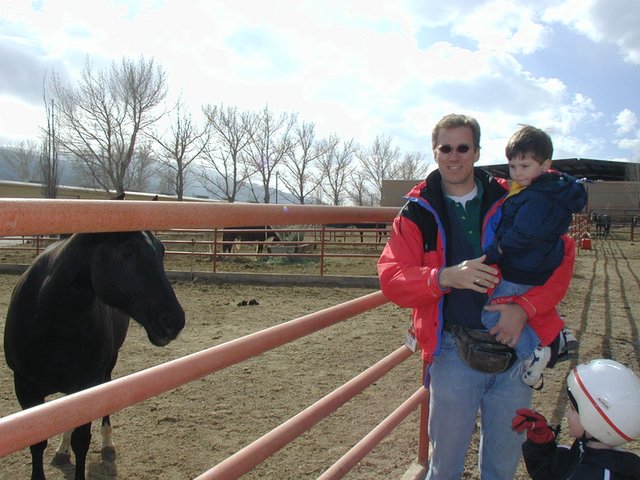 2004/01(January)/Ruidoso/640x480_2004-01-21-Ruidoso-01-horseback-riding-Travis-Dax-Chance.JPG