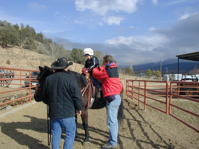 2004/01(January)/Ruidoso/640x480_2004-01-21-Ruidoso-04-horseback-riding-Travis-Chance.JPG