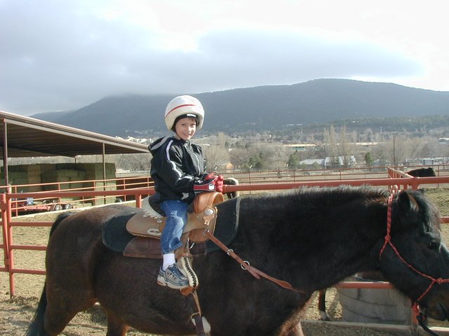 2004/01(January)/Ruidoso/640x480_2004-01-21-Ruidoso-07-horseback-riding-Chance.JPG