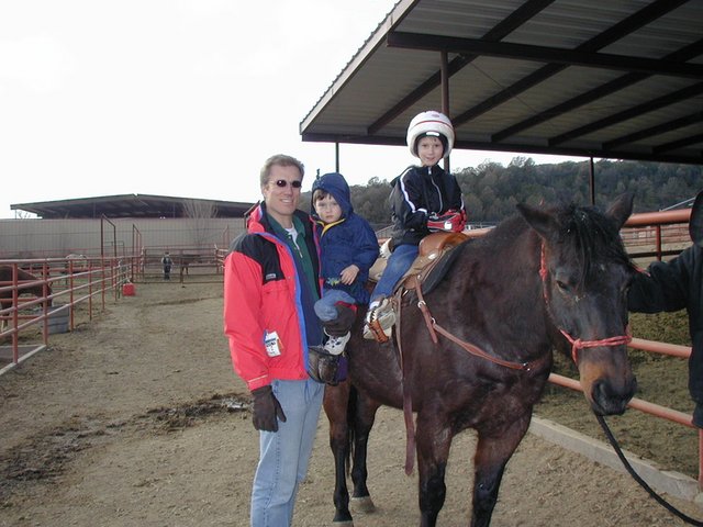 2004/01(January)/Ruidoso/640x480_2004-01-21-Ruidoso-13-horseback-riding-Travis-Chance-Dax.JPG
