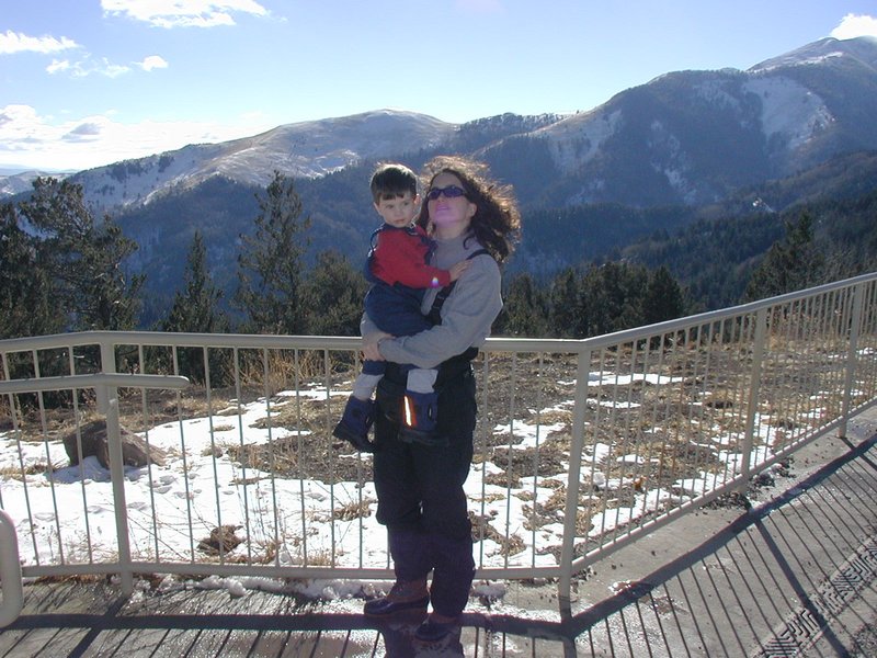 2004/01(January)/Ruidoso/800x600_2004-01-18-Ruidoso-27-Dax-Suzi-lookout.JPG