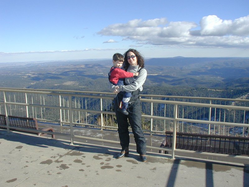 2004/01(January)/Ruidoso/800x600_2004-01-18-Ruidoso-28-Dax-Suzi-lookout.JPG