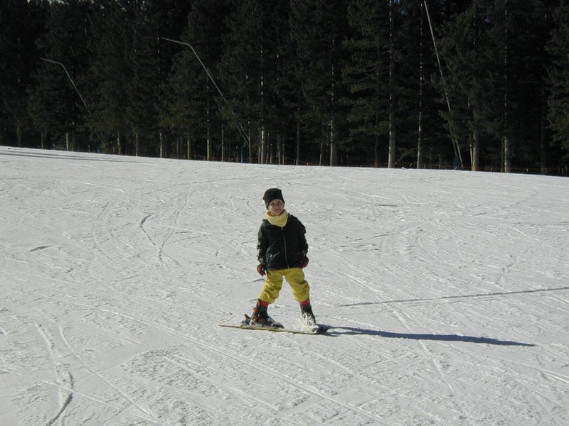 2004/01(January)/Ruidoso/800x600_2004-01-19-Ruidoso-06-Chance-skiing.JPG