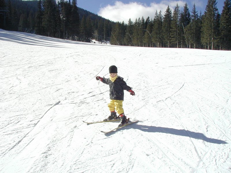 2004/01(January)/Ruidoso/800x600_2004-01-19-Ruidoso-08-Chance-skiing.JPG