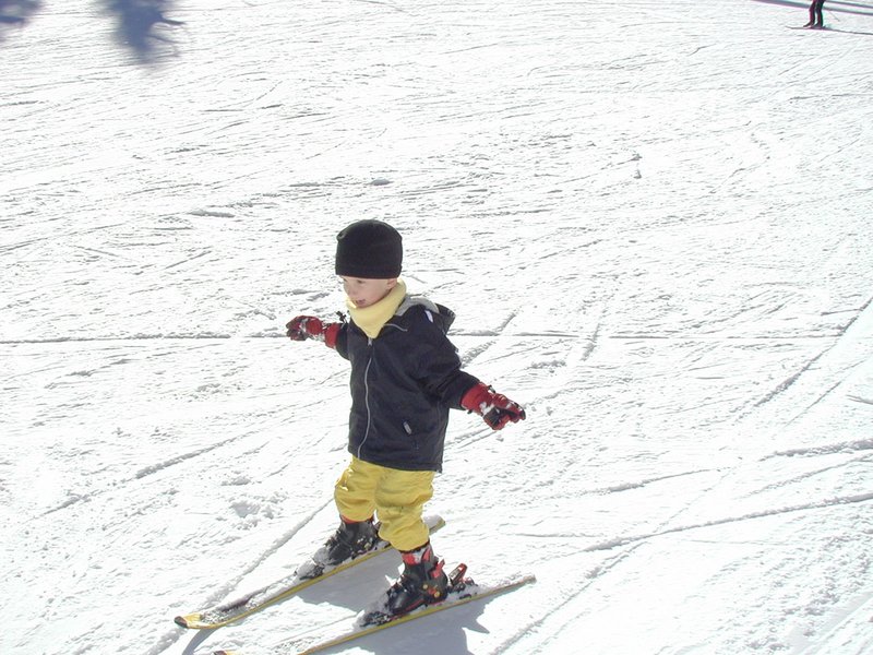 2004/01(January)/Ruidoso/800x600_2004-01-19-Ruidoso-09-Chance-skiing.JPG