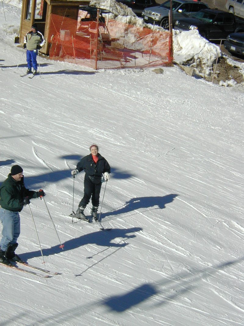 2004/01(January)/Ruidoso/800x600_2004-01-19-Ruidoso-17-Grammy-skiing.JPG