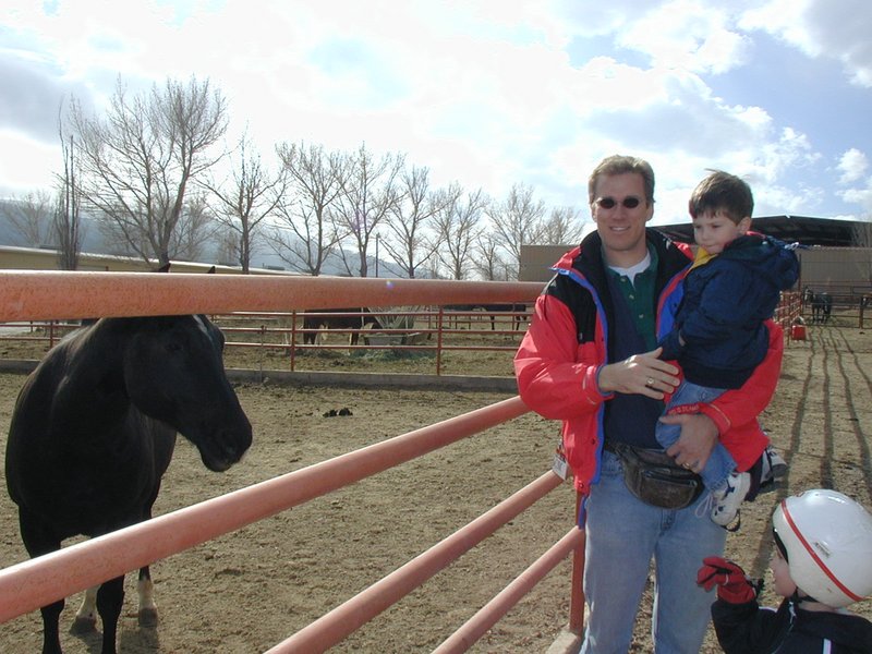 2004/01(January)/Ruidoso/800x600_2004-01-21-Ruidoso-01-horseback-riding-Travis-Dax-Chance.JPG