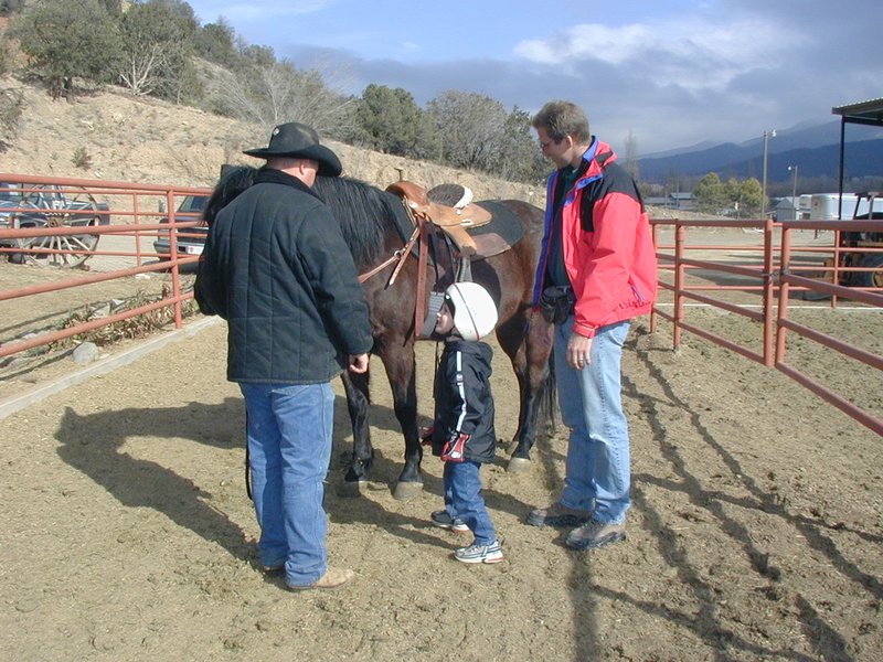 2004/01(January)/Ruidoso/800x600_2004-01-21-Ruidoso-03-horseback-riding-Travis-Chance.JPG