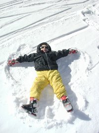 2004-01-18-Ruidoso-15-Chance-snow-angel.JPG