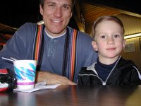 2004-01-19-Ruidoso-21-Chance-Travis-hot-chocolate.JPG