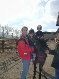 2004-01-21-Ruidoso-16-horseback-riding-Travis-Chance-Dax.JPG