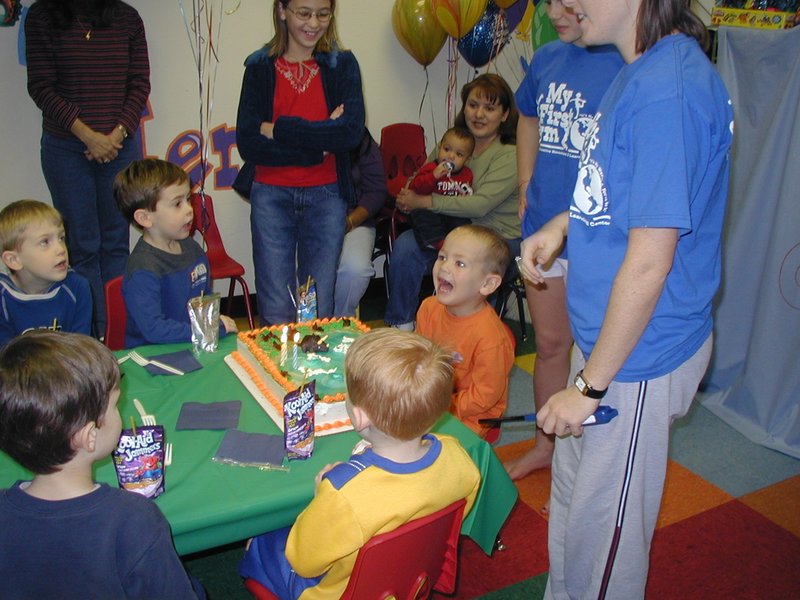 2004/02(February)/Colton-Bday/800x600_2004-02-07-Colton-Bday-6.JPG