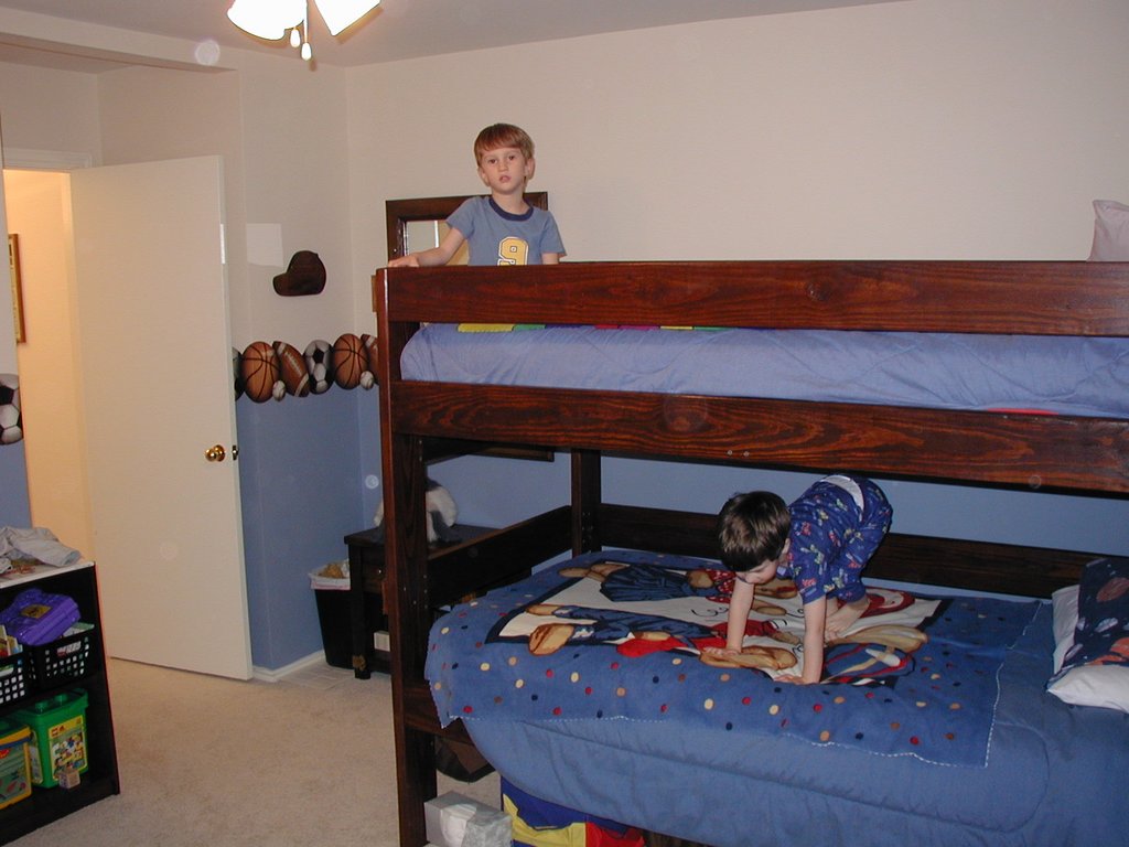 2004/02(February)/Misc/1024x768_2004-02-24-Kids-bedroom-5-Chance-Dax.JPG