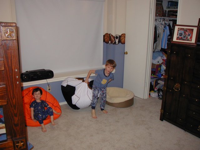 2004-02-24-Kids-bedroom-1-Chance-Dax.JPG
