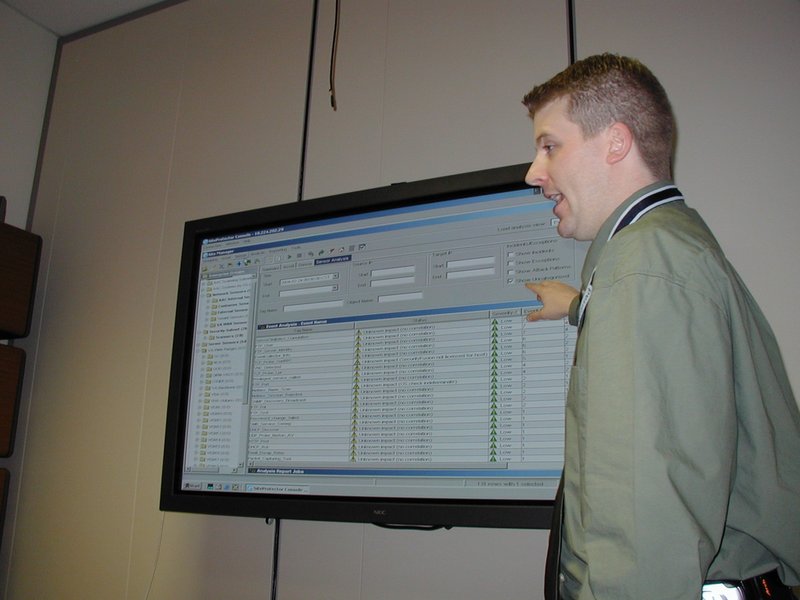 2004/02(February)/Misc/800x600_2004-02-24-AAC-3-EricLewis.JPG