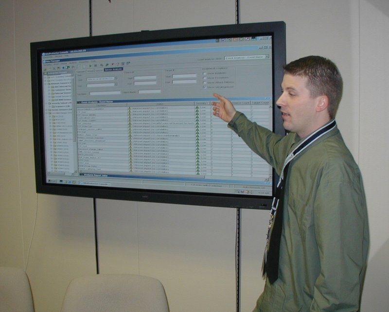 2004/02(February)/Misc/800x600_2004-02-24-AAC-6-EricLewis.JPG