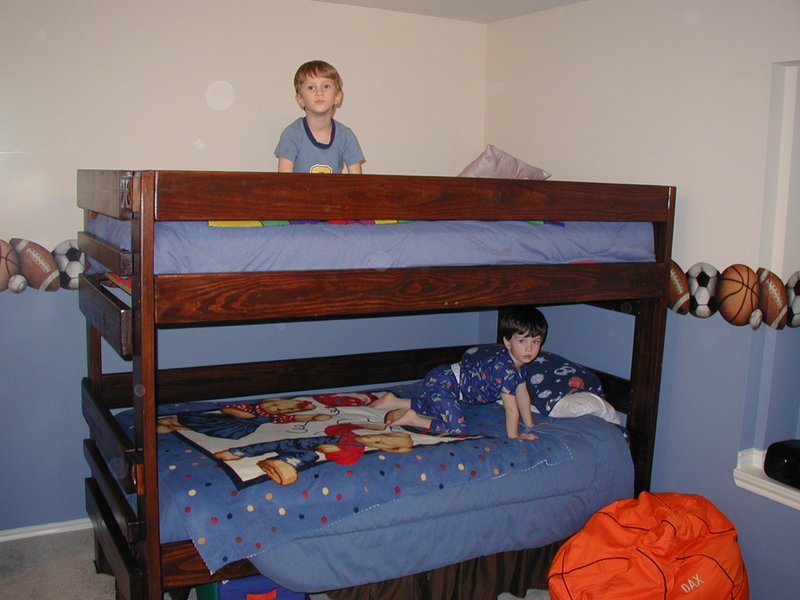 2004-02-24-Kids-bedroom-3-Chance-Dax.JPG