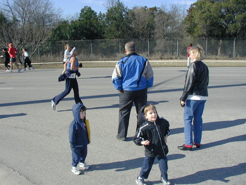 2004/02(February)/Motorola-Marathon/1024x768_2004-02-15-Motorola-Marathon-08-Suzi-Dax-Chance-Jim-Janeen.JPG