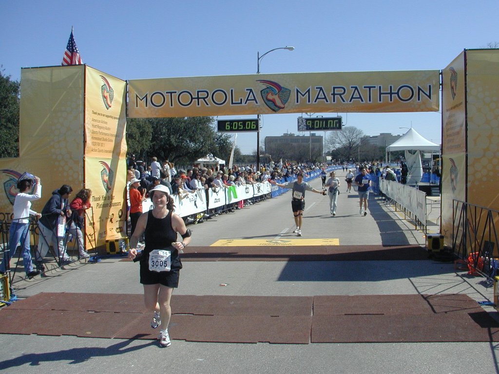 2004-02-15-Motorola-Marathon-11-Suzi-finish.JPG