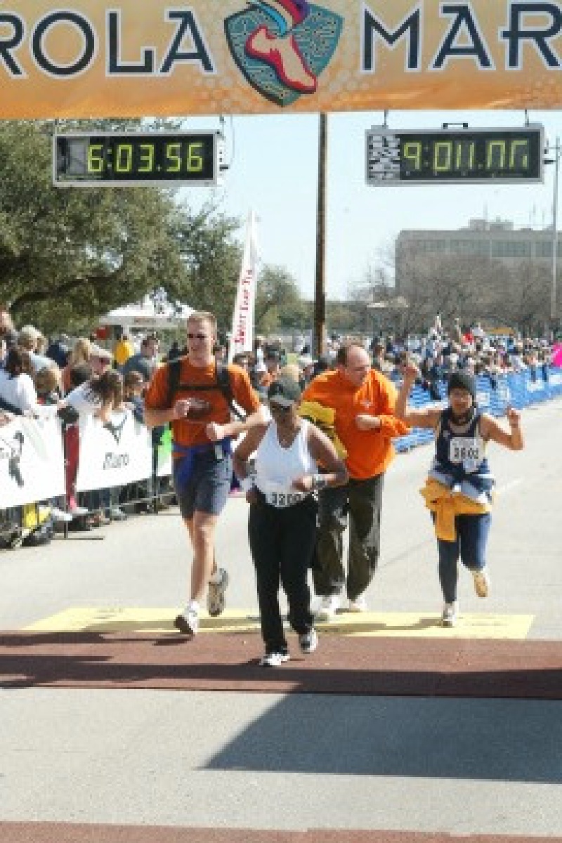 2004/02(February)/Motorola-Marathon/800x600_2004-02-15-Professional-Marathon-11-Travis.jpg